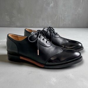Elegant Black Leather Women's Oxfords